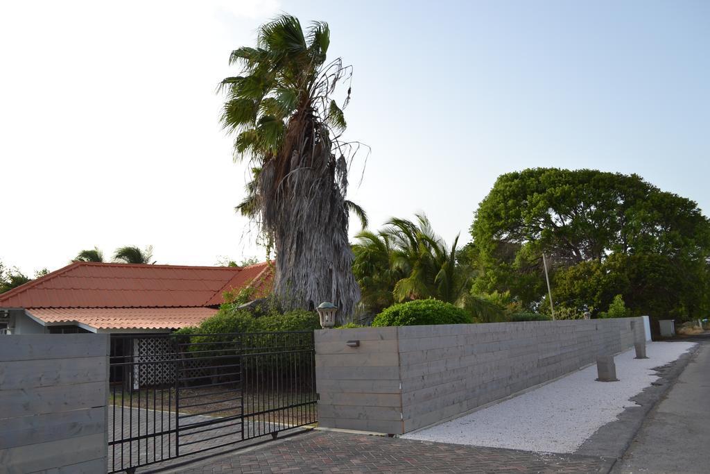Palm Trees Apartments يلمستاد المظهر الخارجي الصورة