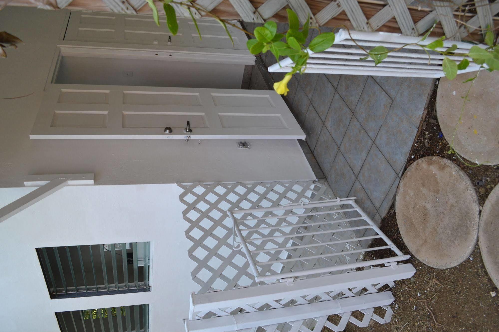 Palm Trees Apartments يلمستاد المظهر الخارجي الصورة
