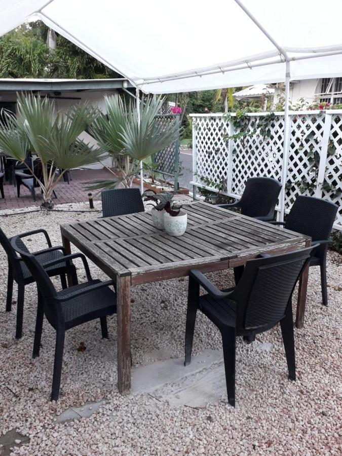 Palm Trees Apartments يلمستاد المظهر الخارجي الصورة